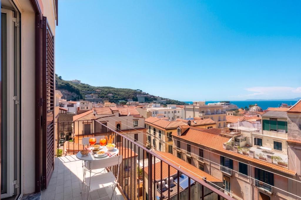 Sorrento Skyline 3BR Apartment Seaview Terrace - 4