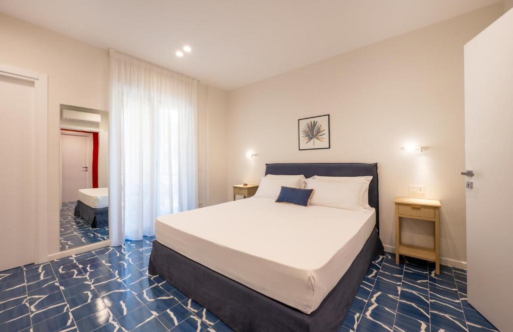 Elegant & Modern 4Bedroom Home in Central Sorrento - 2