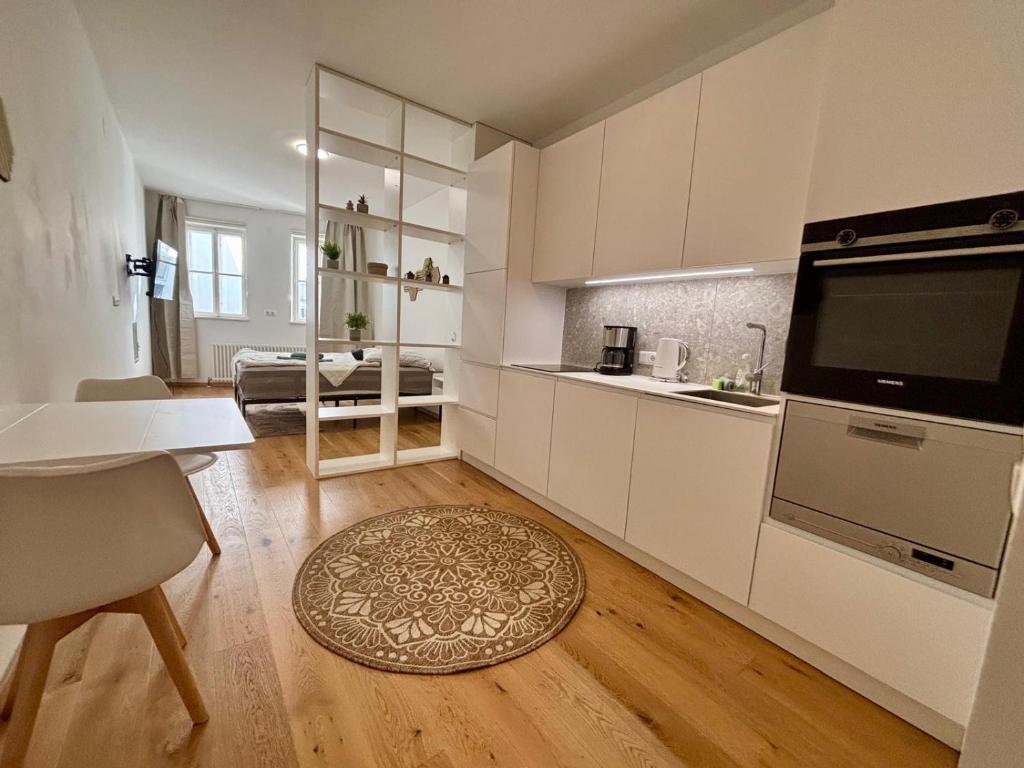 City Apartment Top 3 - 1