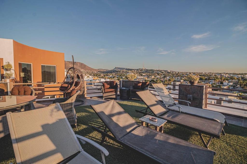 Oceanview 4BR Retreat steps from Malecon in La Paz - 3