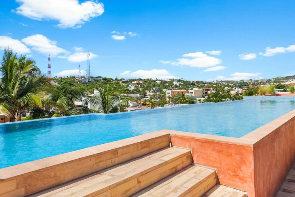 Elegant Art District Condo, Rooftop Infinity Pool - 1