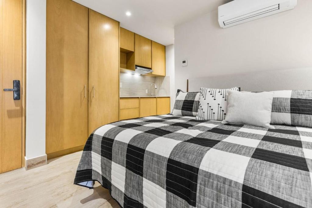 Serene Art District Condo, Rooftop Infinity Pool - 4