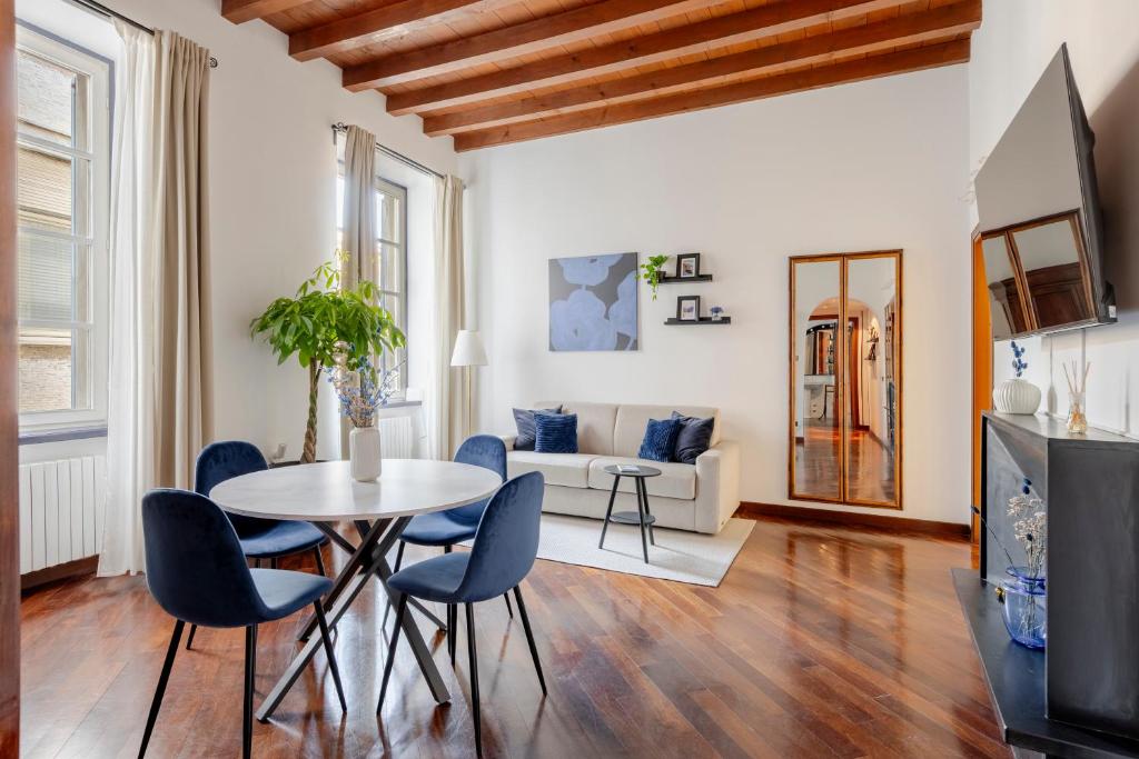 Luxury Gem in Como Center - Walk to Lake & Trains - 1