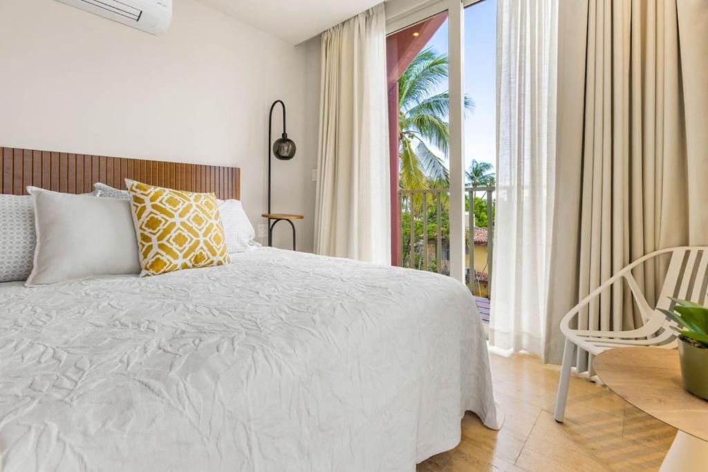 Sunny Art District Condo, Rooftop Infinity Pool - 2