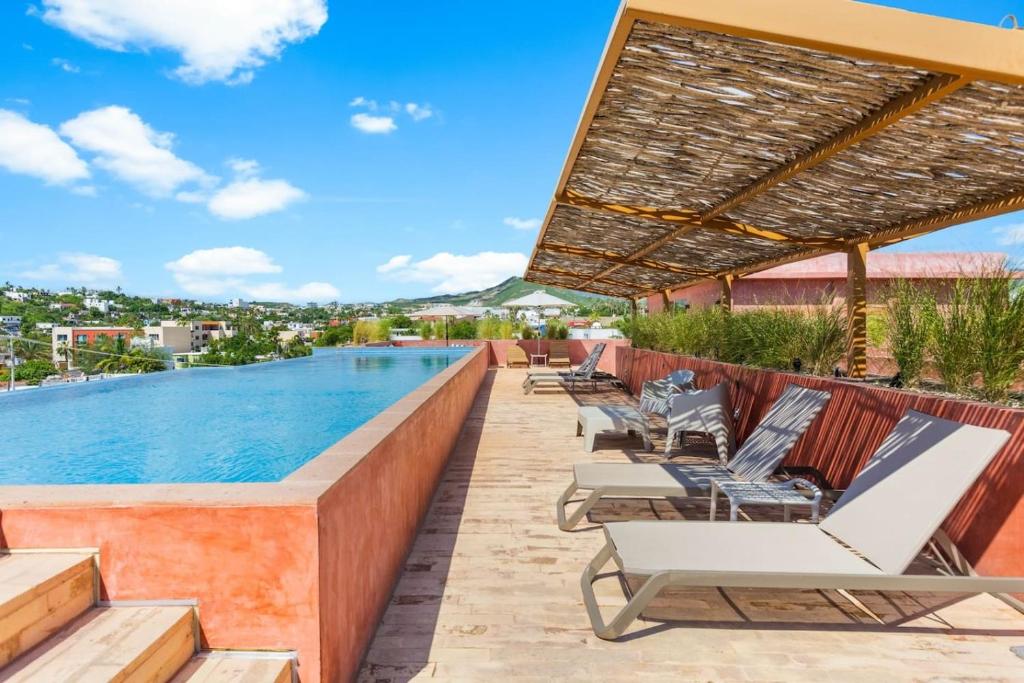 Warm Art District Condo, Rooftop Infinity Pool - 1