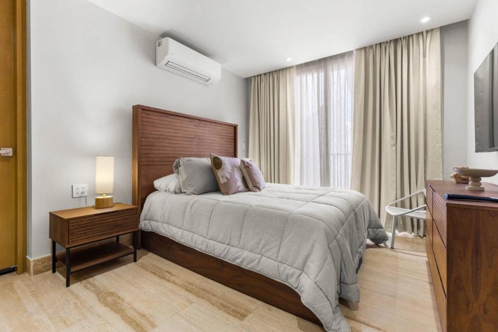 Warm Art District Condo, Rooftop Infinity Pool - 3