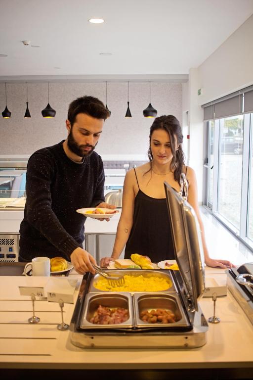 อาหารและเครื่องดื่ม