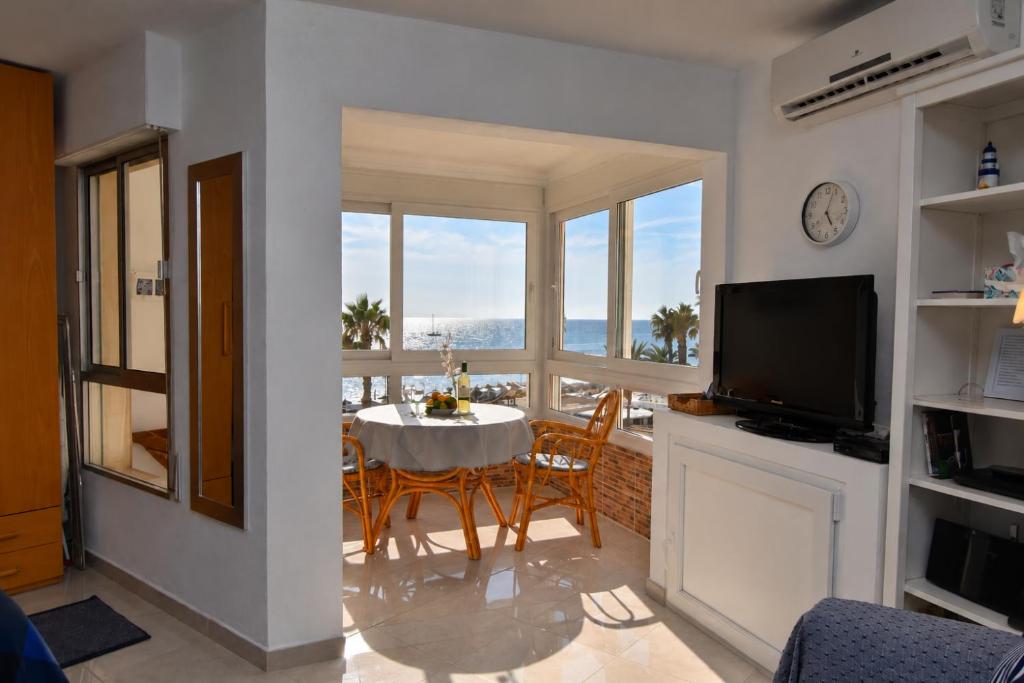 Fantastic studio - beachfront - 2