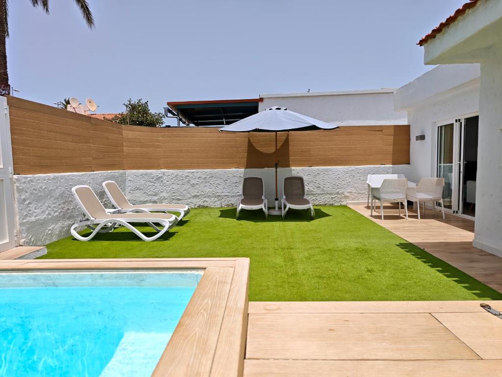Bungalow with private pool and garden next to the Yumbo Center - 2