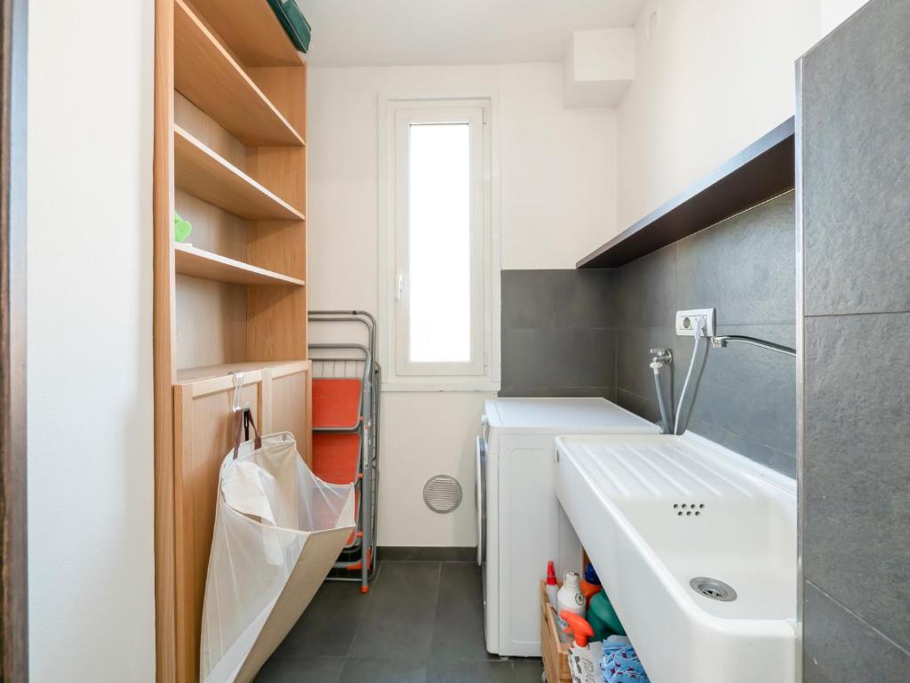 I-Host - Bright 2-Bedroom, Balcony, Sleeps 6 - 4