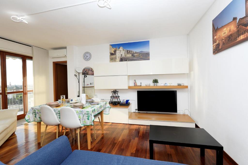 Panoramic Luxury Apt w Garage Happy Home Bergamo 2 - 1