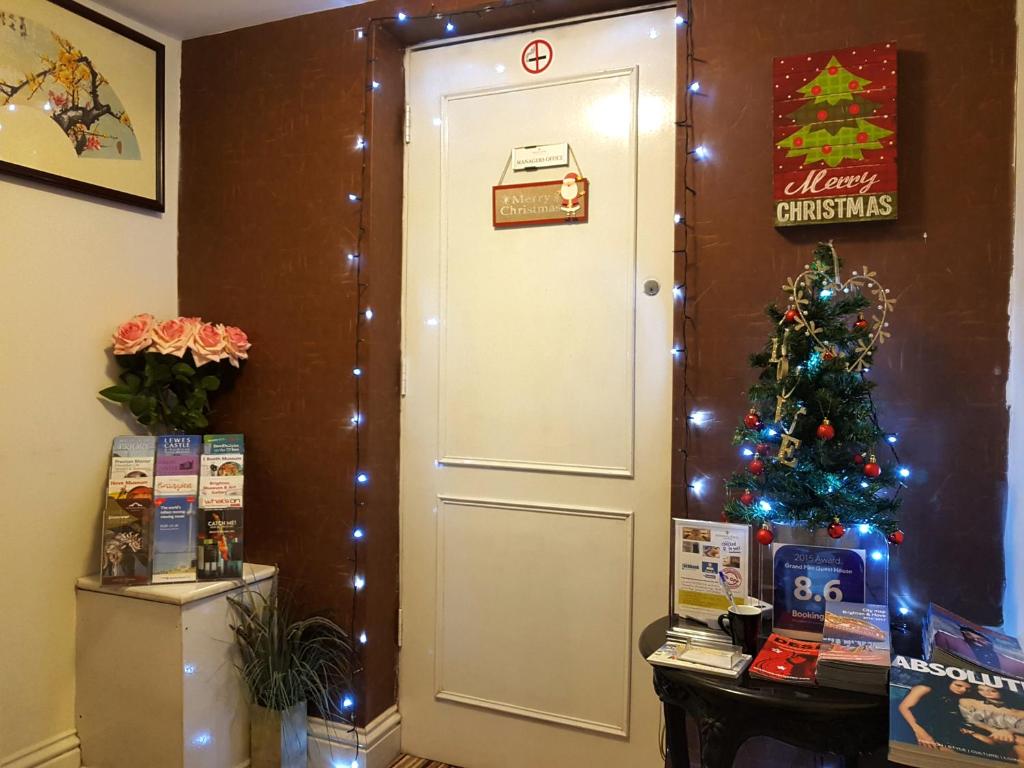 Grand Pier Guest House photo