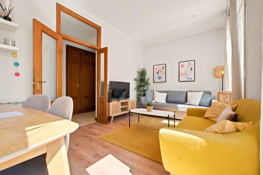Apartamento luminoso con terraza en Chueca - 1