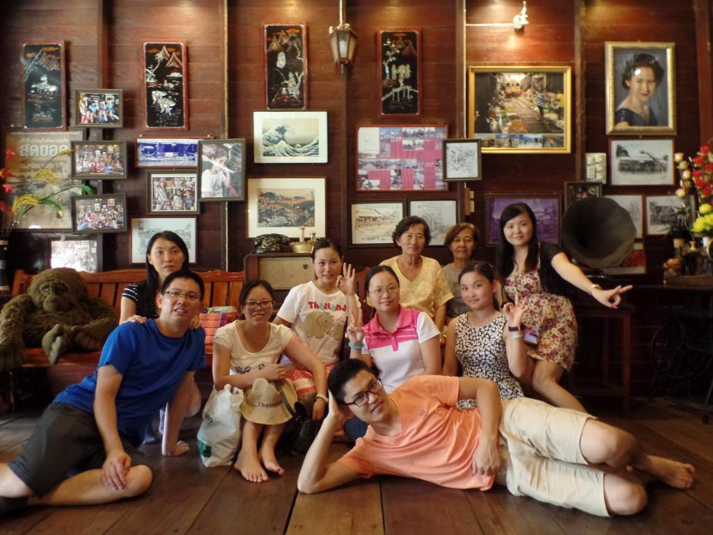 Shared lounge/TV area