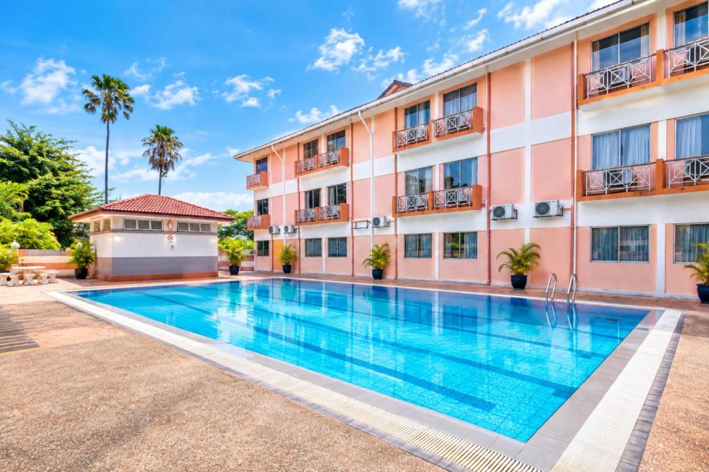 Swimming pool