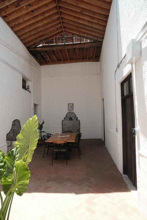 Cama y Café Hostal - 3