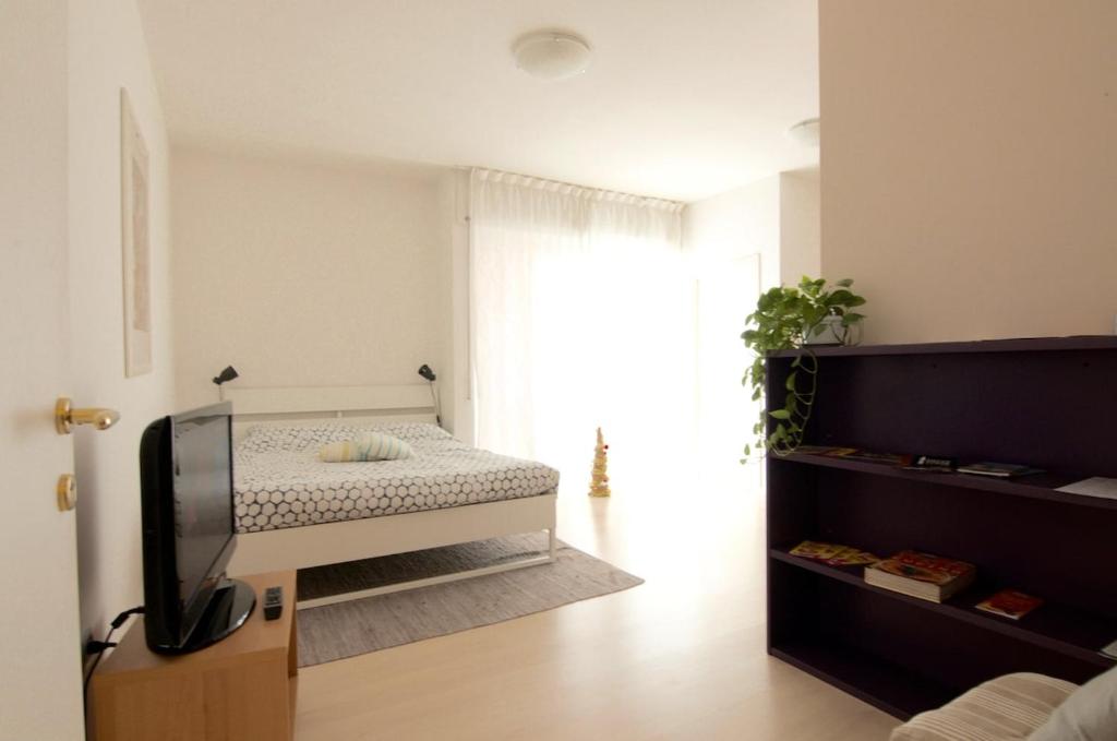 Interno 77 di TSS' - Appartamento soleggiato con Ampie Finestre & Internet Veloce con Fibra - Perfetto per Coppie - 3