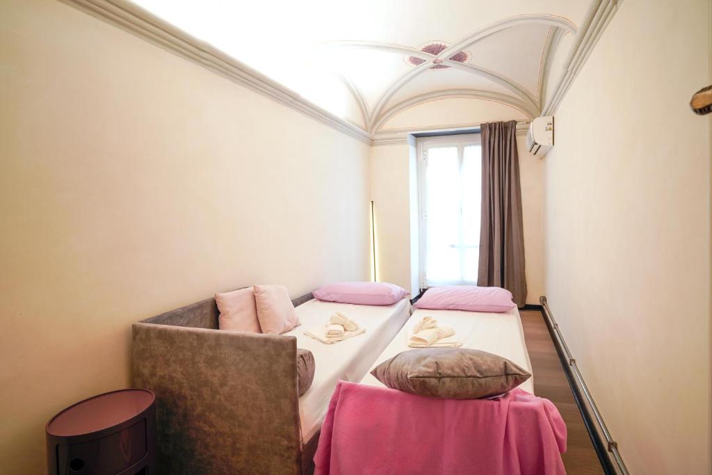 Artistic Ceiling - AC - King Bed - Self Check-In - 2