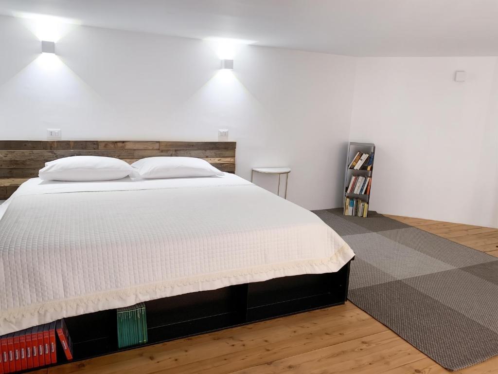 Elegant Studio Cagliari 60 m² + Balcony - 3