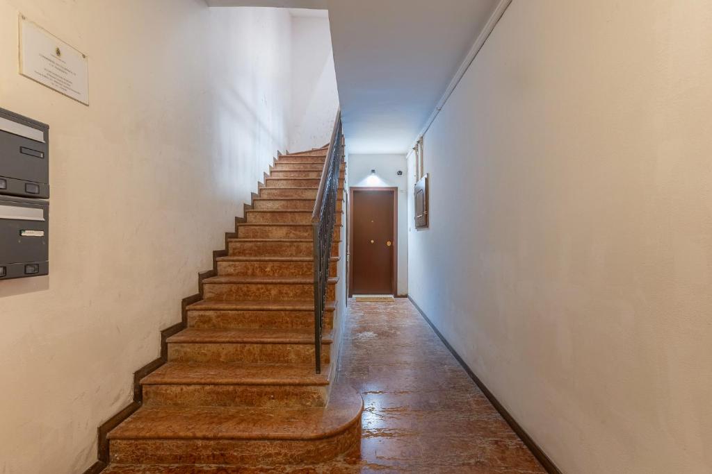 GuestHost - Le Due Torri Apartment with courtyard! - 2
