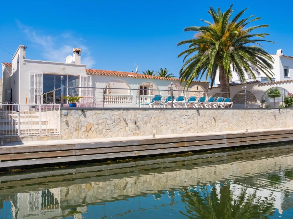 Exceptional villa on Grand Canal - heated pool - 4