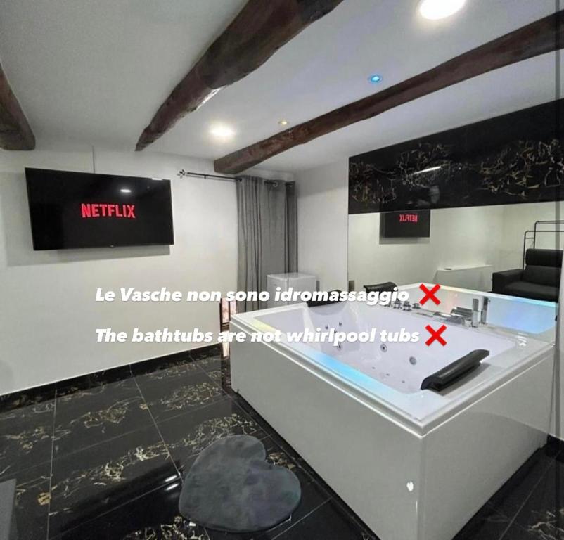 Valentino luxury suites - 2
