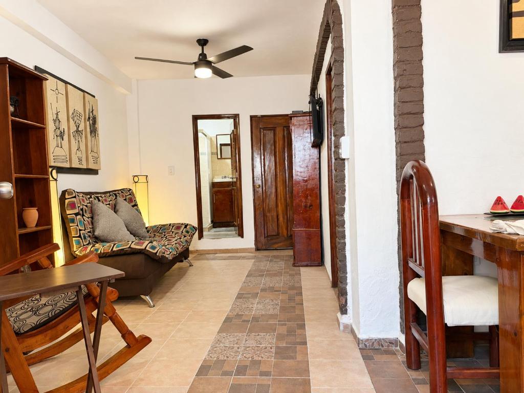 Charming 1BR in Romantic Zone, AC, Great Location - 5