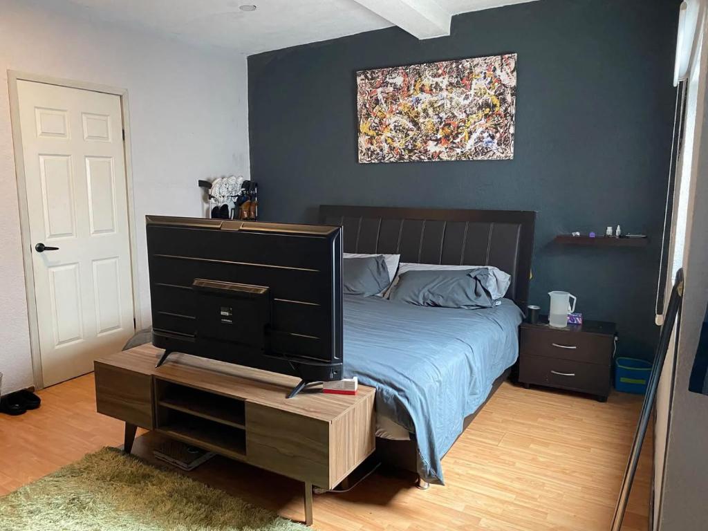 Beautiful contemporary home 5 min away from Sta Fe - 1