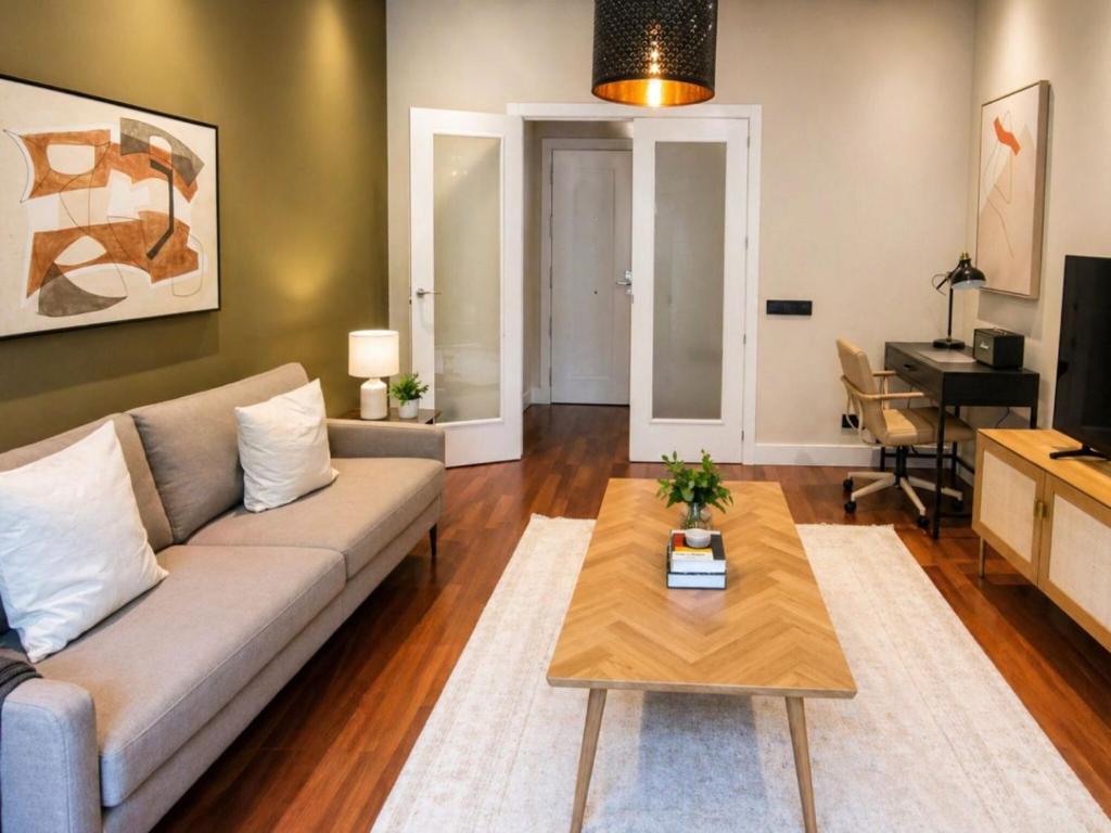 Spacious Madrid Apartment with Garden - 2