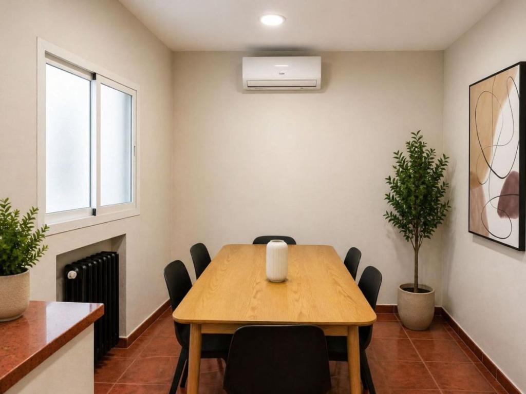 Spacious Madrid Apartment with Garden - 3