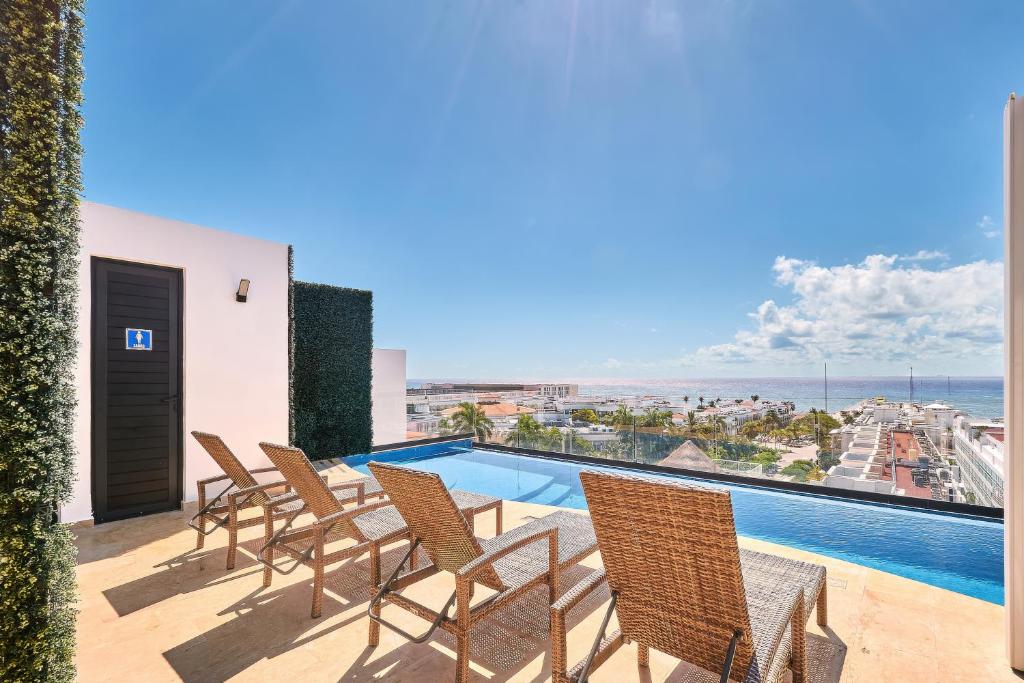 2 Bdrm Ocean View Private Pool Heart Of Town - 3