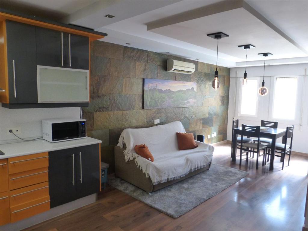 Charming 1-Bedroom Apartment near the beach in Roquetas de Mar, Spain - 1