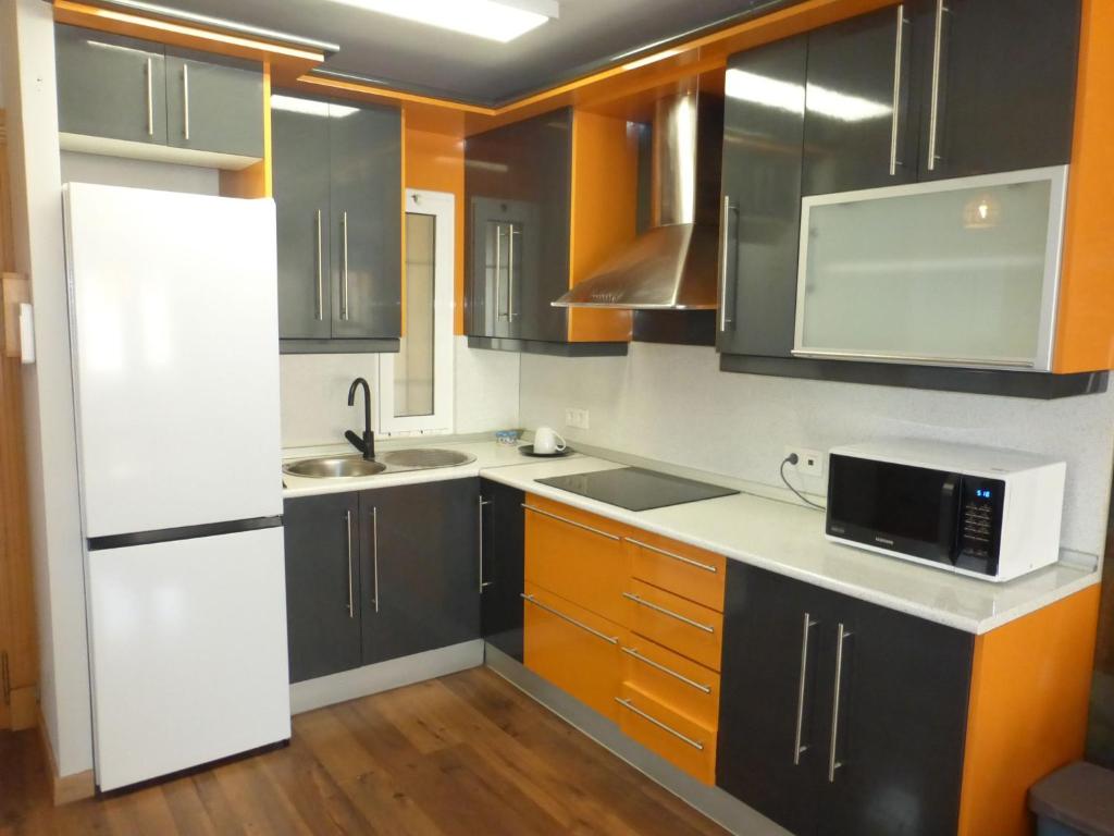 Charming 1-Bedroom Apartment near the beach in Roquetas de Mar, Spain - 2