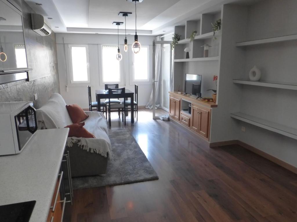 Charming 1-Bedroom Apartment near the beach in Roquetas de Mar, Spain - 3