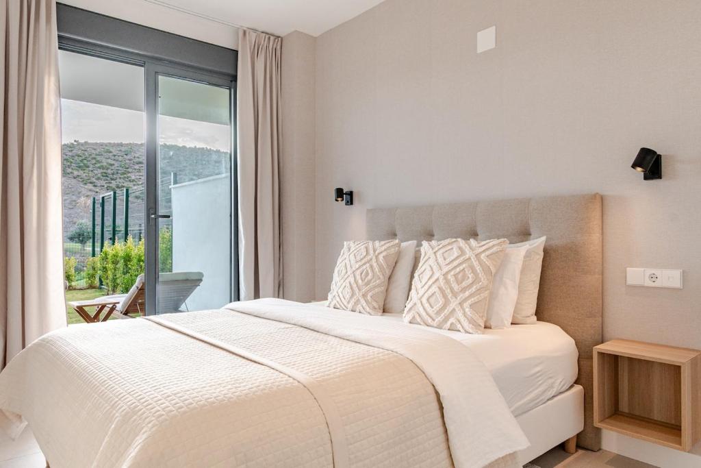 Bahia Golf-View Apartment with Private Garden, Pool & Sauna - 1