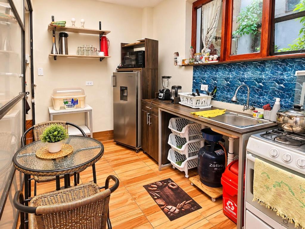 Cozy Studio - 9 Min to Historic Center - 2