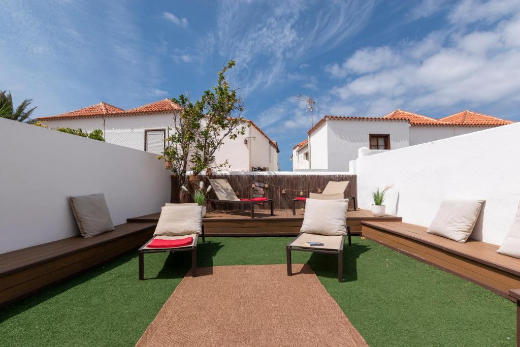 Central 6 Bedroom Villa Communal Heated Pool - 5