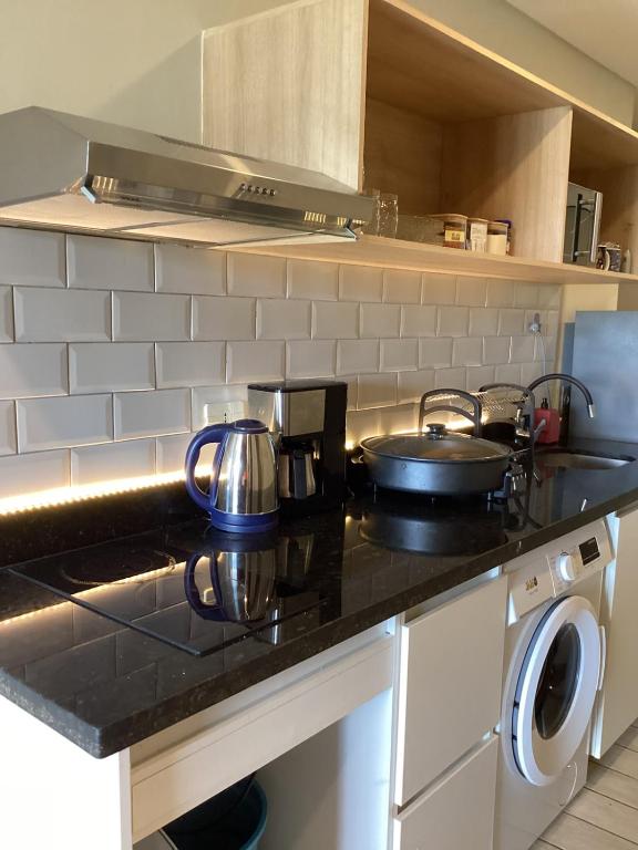 Moderno Studio con Balcón Privado - 2