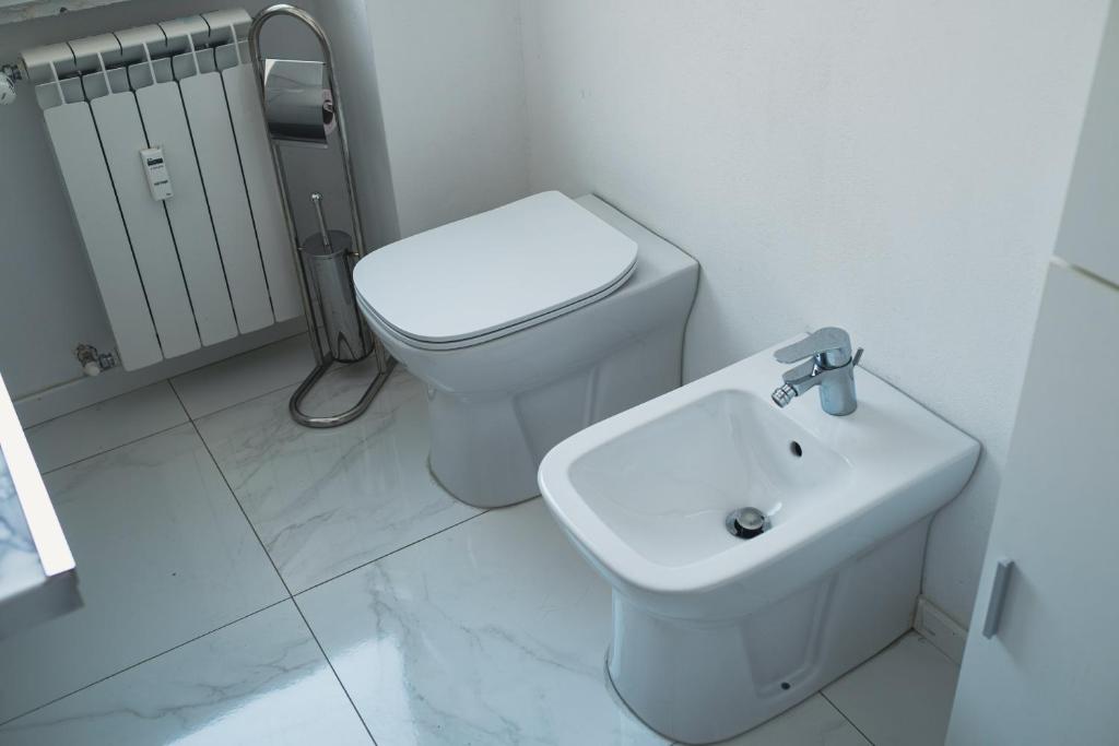 Casa Le Grazie Urban Charm & 3 Double Bedrooms - 4