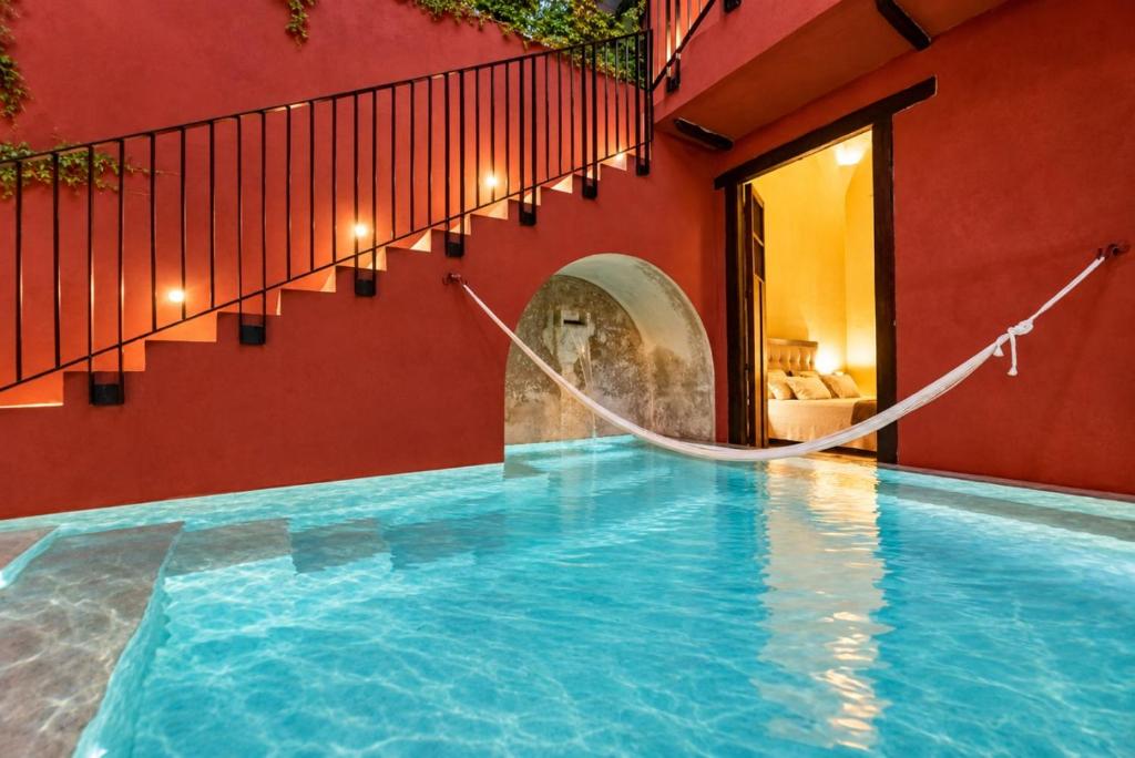 Colonial Oasis Pool 4BR Rooftop Garage - 1