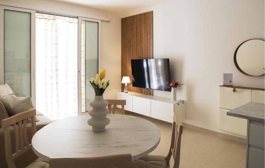 Stunning Apartment In Marina Di Ragusa With Wifi - 4