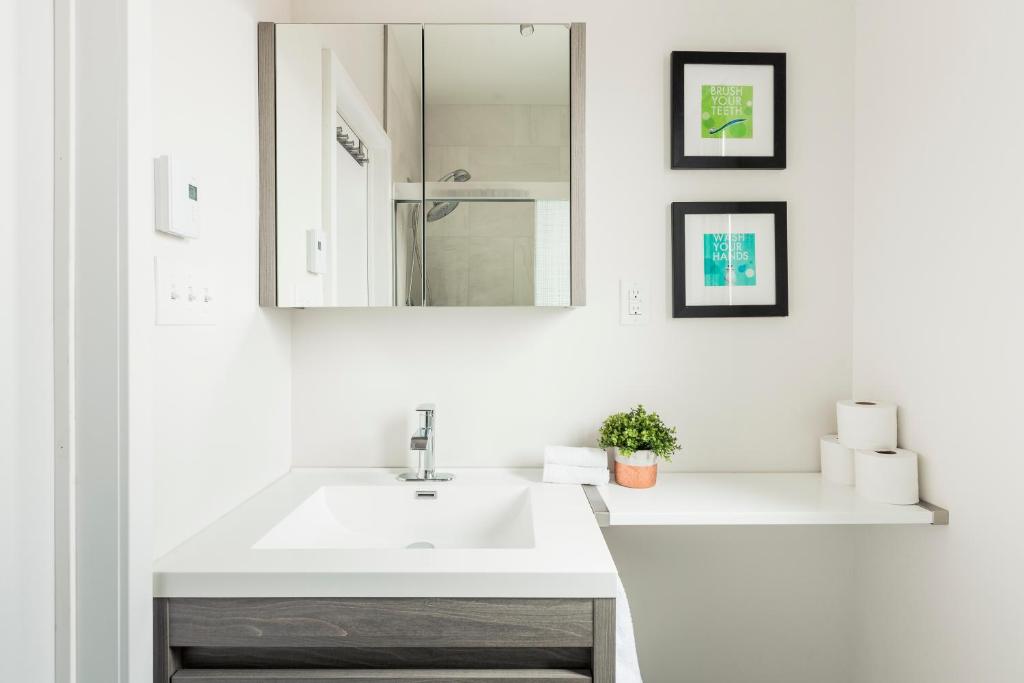 MTLVacationrentals-The MTLVR Kisses photo