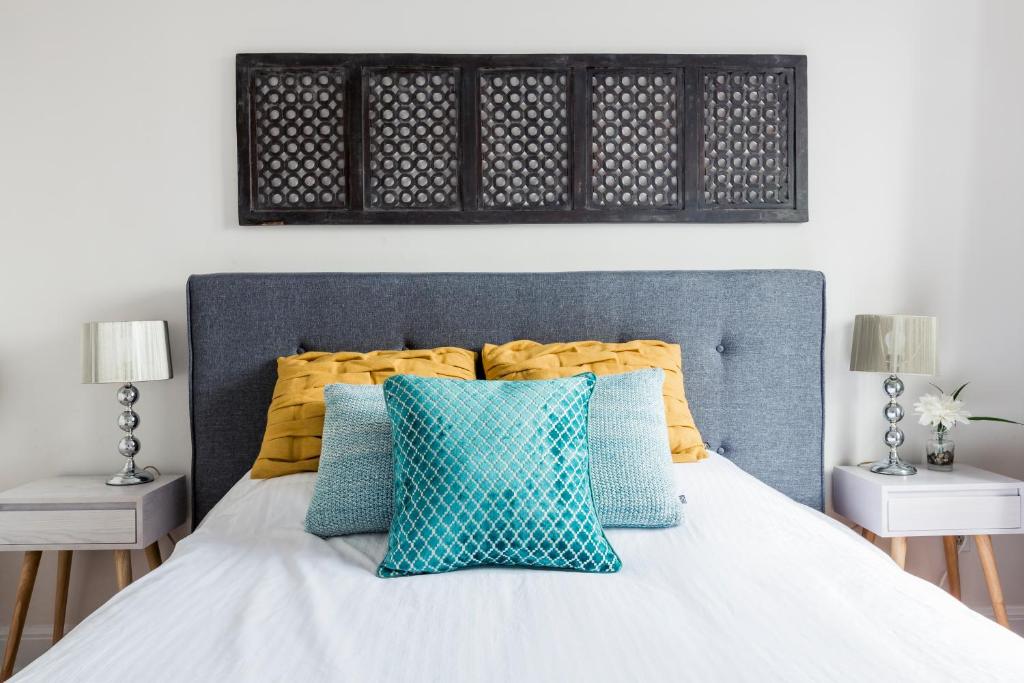 MTLVacationrentals-The MTLVR Kisses photo