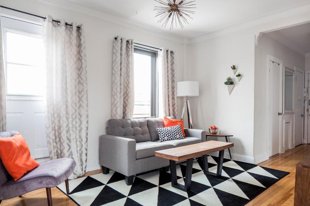 MTLVacationrentals-The MTLVR Kisses photo