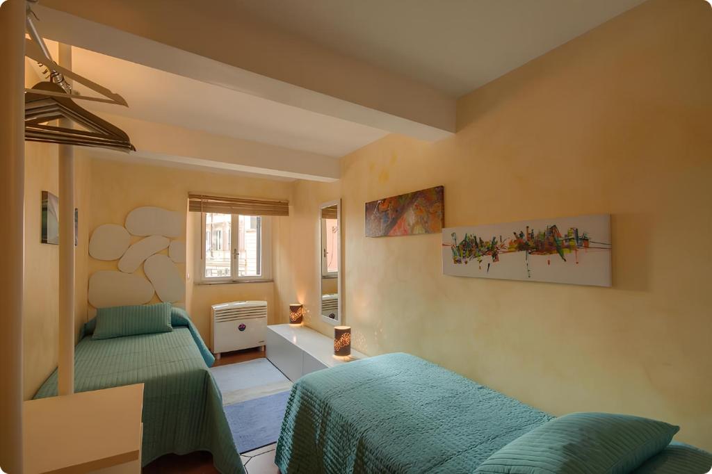 Sistina Apartment Steps from Trevi Fountain - 1