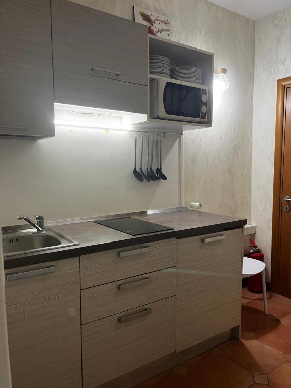 Sistina Apartment Steps from Trevi Fountain - 5