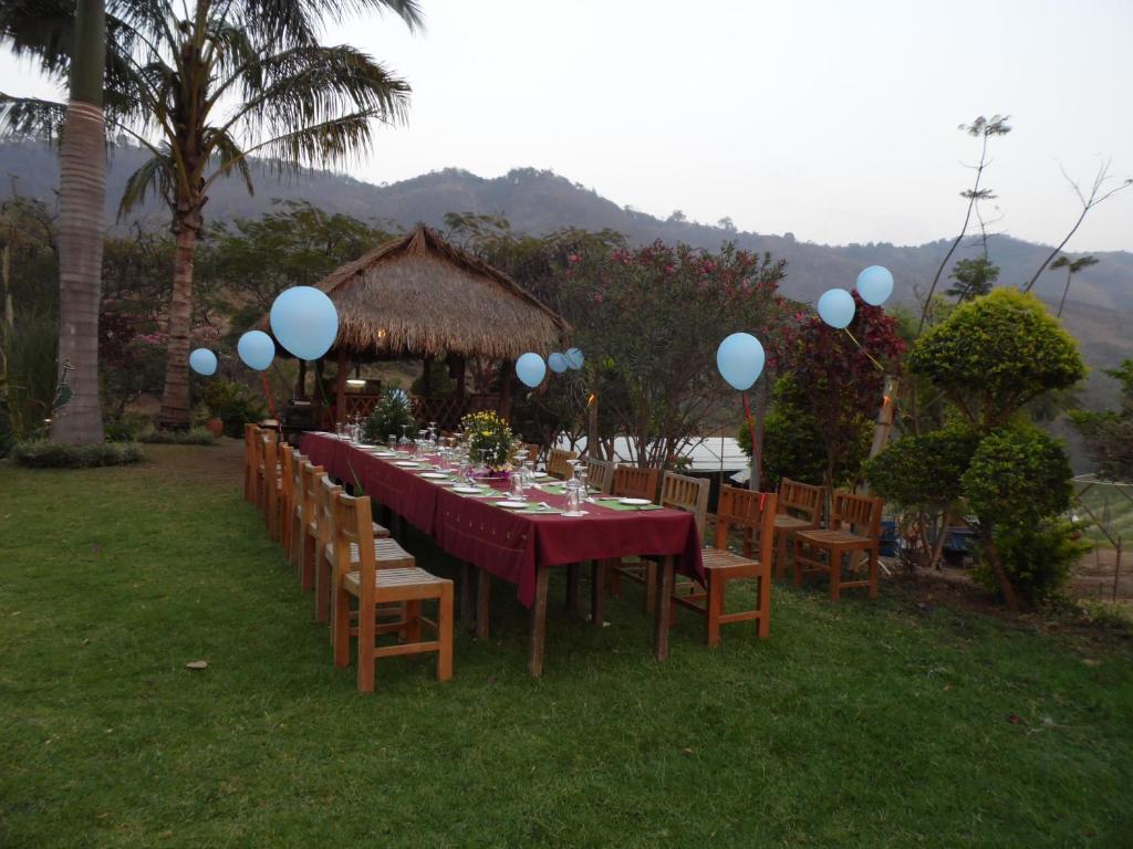 Aythaya Monte diVino Lodge ガーデン