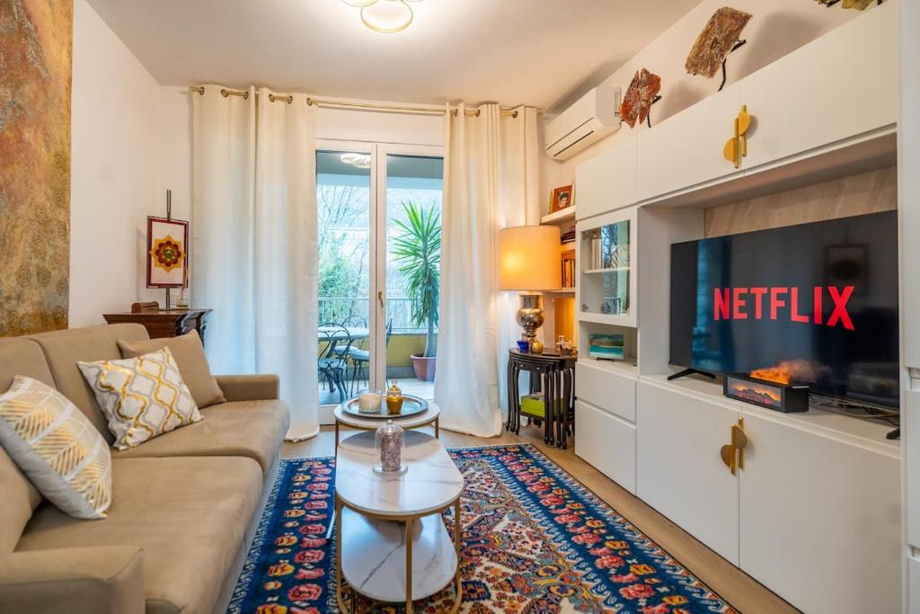 Como Elite Apartment with Wi-Fi and a larger balcony - 1