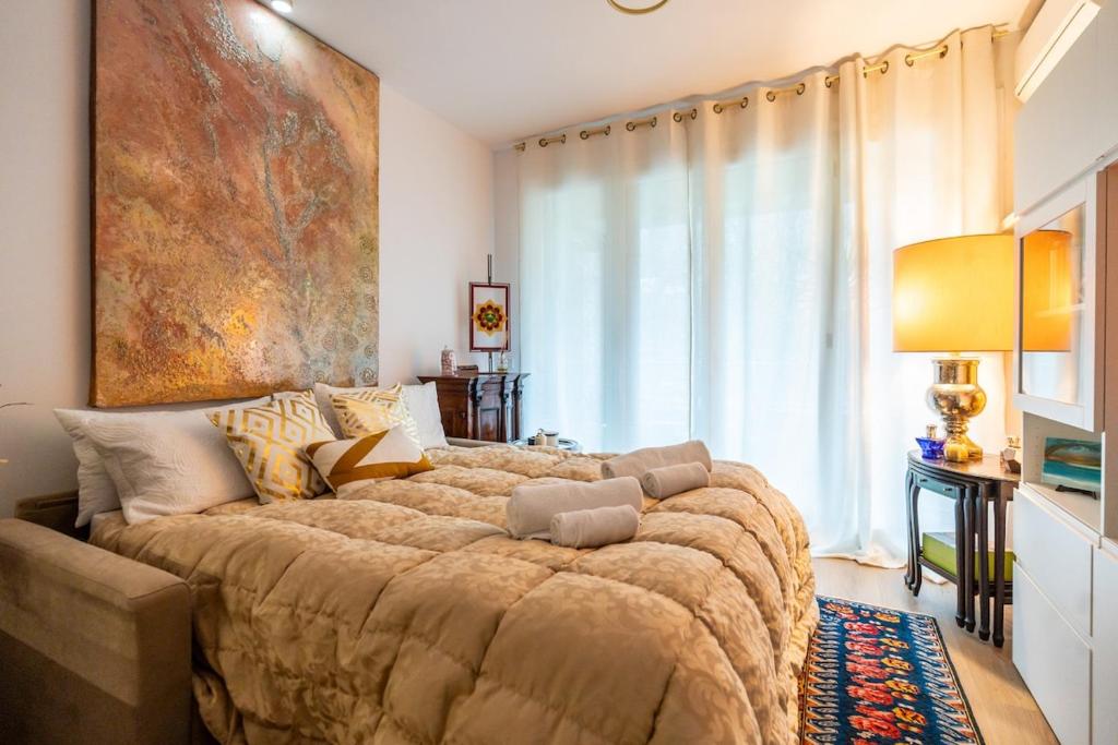 Como Elite Apartment with Wi-Fi and a larger balcony - 2