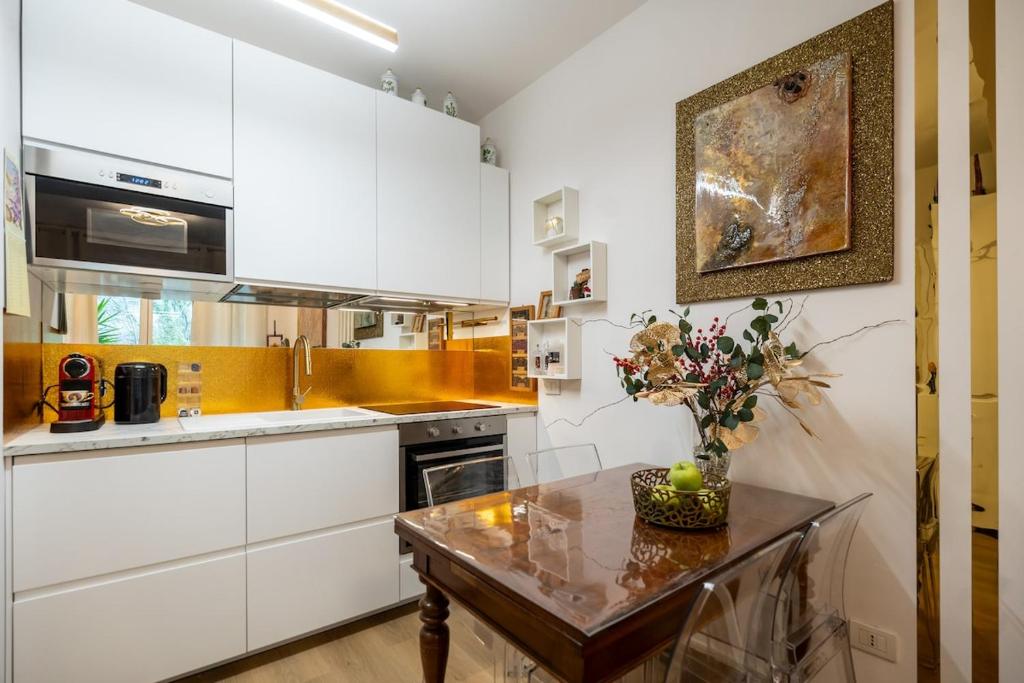 Como Elite Apartment with Wi-Fi and a larger balcony - 5
